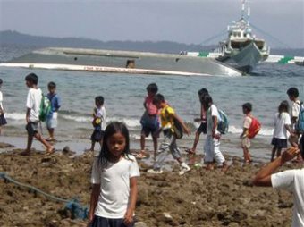 Крушении парома на Филиппинах: число жертв продолжает расти