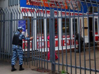 На бывшего замначальника полиции завели дело за взятки на Матвеевском рынке
