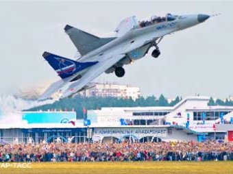 Авиасалон МАКС-2013 открыт: Медведев провел сеанс связи с МКС