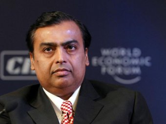 Самый богатый человек Индии потерял четверть состояния из-за падения рупии