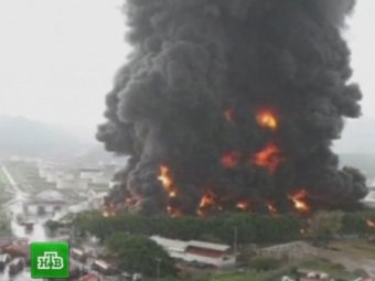 В Венесуэле молния подожгла нефтезавод