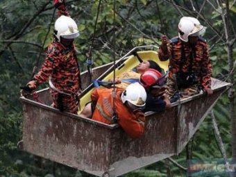 В горах Малайзии разбился автобус с туристами: погибли 37 человек