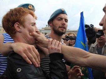 В день ВДВ десантники разбирались с геями в Питере и Липецкой области