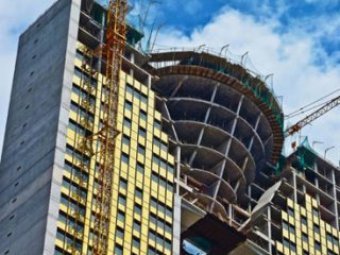 В Испании возвели 47-этажный небоскрёб без лифта