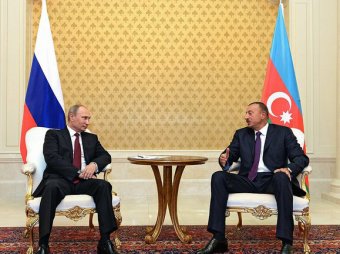 В Азербайджане чиновника уволили за "нецензурную" оговорку при Путине