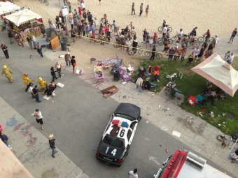 В США водитель специально задавил 12 человек на пляже: один погибший