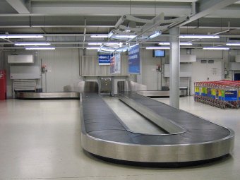 В испанском аэропорту на ленте для багажа погиб младенец