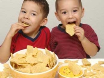 Ученые: чипсы вызывают необратимые изменения в мозге ребенка