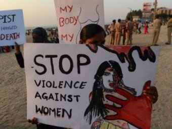 Суд приговорил к смертной казни четверых насильников студентки в Индии