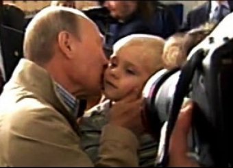 В Приморье Путин пожал ласты моржам и выдержал "троллинг" 3-летнего Толи