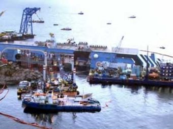 У берегов Италии поднимают затонувший лайнер Costa Concordia