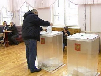 Выборы мэра Москвы: Собянин пришел на участок вместе с женой, Навального с семьей встречали с музыкой