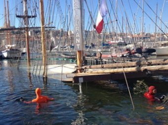 В Марселе затонуло судно-ресторан, популярное среди мировых звезд