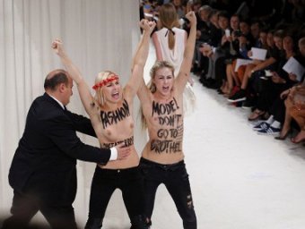 Полуголые FEMENинистки сорвали модный показ Nina Ricci