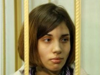 Голодающая участница Pussy Riot Толоконникова госпитализирована в колонии