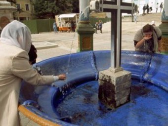 Австрийские ученые выяснили, что святая вода опасна для здоровья