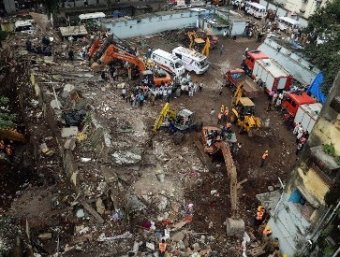 В Мумбаи при обрушении дома погибло 60 человек