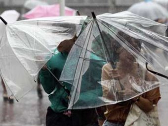 Сотни тысяч японцев бегут от тайфуна "Ман-И", он движется на Курилы
