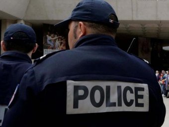 В Париже грабители въехали на джипе в ювелирный салон и украли драгоценности