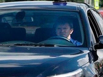 Блогеры: в Москве водитель VIP-авто избил пешехода