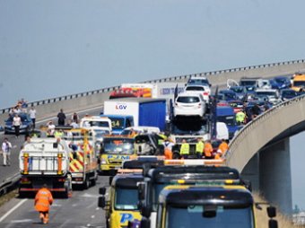 ДТП в Англии с сотней разбитых машин и 200 пострадавшими попало на видео