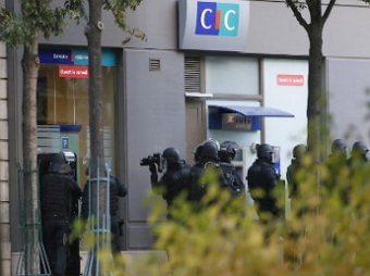 В парижском банке в заложниках оказалось четыре человека — всех удалось спасти