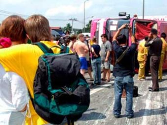 В Тайланде перевернулся автобус с российскими туристами, 1 человек погиб, 35 ранены