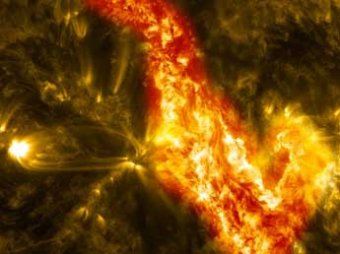 Астрономы: на поверхности Солнца разверзся гигантский огненный каньон