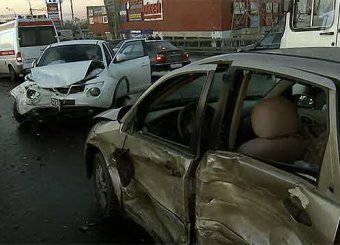 В Москве на Ярославском шоссе столкнулись более 30 машин