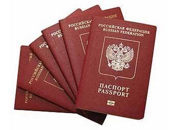 СМИ: россияне смогут въехать на Украину лишь по загранпаспорту