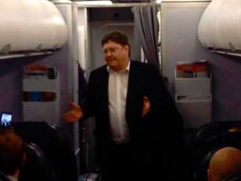 Депутат Исаев взял на себя вину в связи со скандалом в самолете и подал в отставку