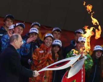 Олимпийский огонь потух во время пробега по Кремлю