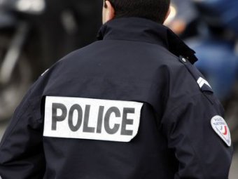Во Франции мать больше года держала дочку в багажнике машины