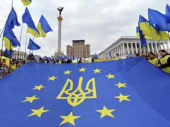 1,5 тыс. недовольных остановкой евроинтеграции украинцев заполнили Майдан