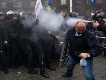 Милиции не удалось разгромить Евромайдан в Киеве: ранен один страж порядка