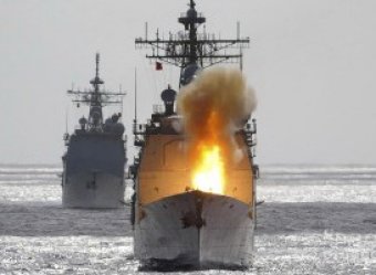 В США в ходе военных учений беспилотник протаранил ракетный крейсер