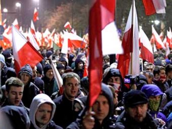 Суд вынес первые приговоры хулиганам за инцидент у посольства РФ в Варшаве