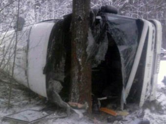 На Можайском шоссе автобус перевернулся, а под Иваново области протаранил "жигули"