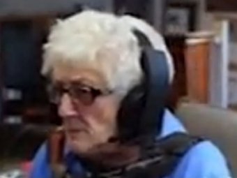 Британская бабушка стала звездой YouTube, раскритиковав коммунальщиков в игре GTA