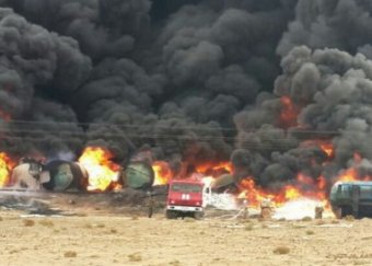 В Казахстане водитель бензовоза устроил адское пекло на железной дороге и сбежал