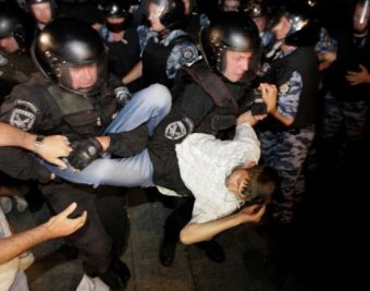 "Беркут" разогнал Майдан в Киеве: "людей просто убивали палками!"