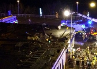 В Глазго вертолет полиции упал на крышу паба: шестеро погибших