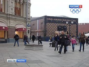 Гигантский "чемодан" Louis Vuitton снесут с Красной площади