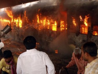 В Индии загорелся поезд: не менее 23 погибших