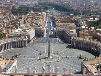 Мужчина совершил самоможжение на центральной площади Ватикана