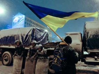 Оппозиционеры покинули мэрию в Киеве, милиция сносит баррикады