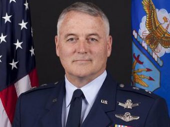 Генерала ВВС США уволили за пьянство и блуд в России