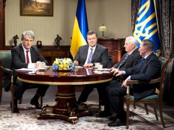Кучма и Кравчук намекнули Януковичу от отставке премьера Азарова