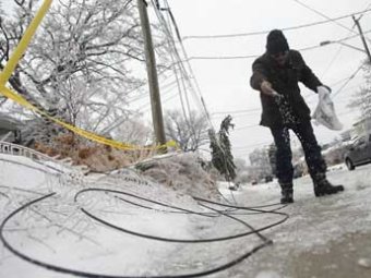 США и Канаду накрыло снегопадами и ледяным дождем, число жертв непогоды достигло 30