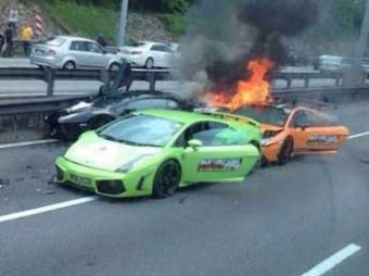 Сразу три Lamborghini сгорели дотла из-за ДТП на трассе в Малайзии
